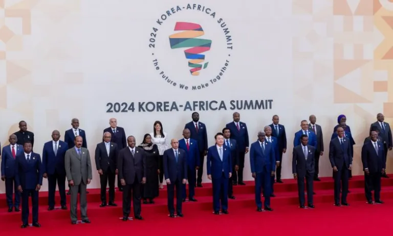 Algerian FM Attaf Holds a Series of Meetings in Seoul