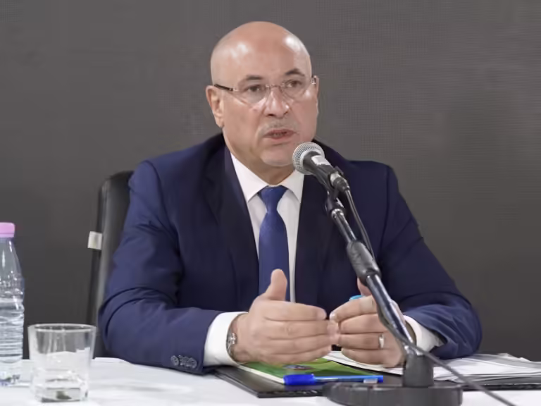 Trade Minister Zitouni Oversees Algeria’s Export of Locally Produced Paper Bags to Arab Markets