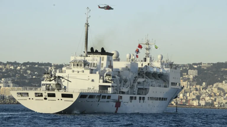 Chinese Naval Hospital Ship "HEPINGFANGZHOU 866" Docks at Algiers Port