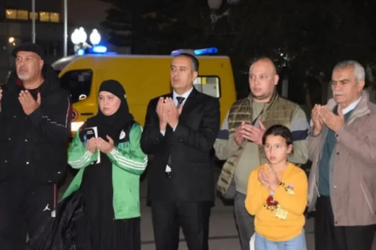 Minister of Sports Sadi Pays Tribute to Former International Boxer Abdelkader Ould Makhloufi