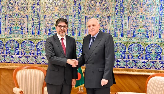 FM Attaf Holds High-Level Talks with Bangladeshi Foreign Affairs Secretary-General
