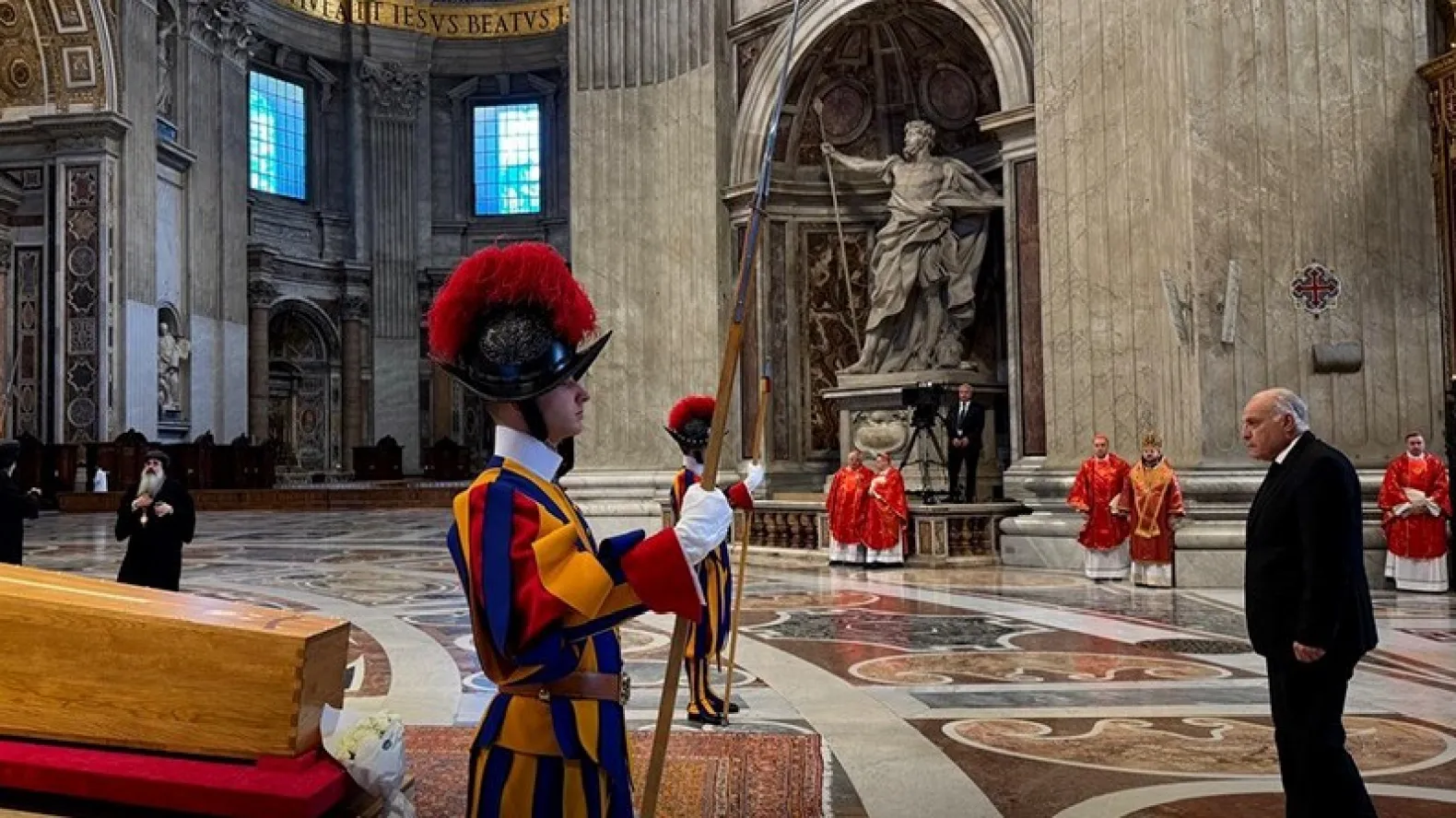 Minister Ahmed Attaf Represents Algeria at the Funeral Ceremony of Pope Francis in Vatican City