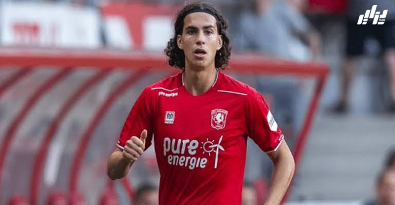 زروقي مطلوب في الدوري الإنجليزي الممتاز