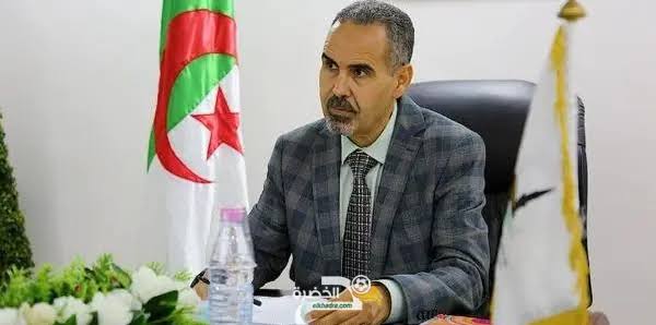 وزير الشباب و الرياضة يعزي في وفاة لوصيف
